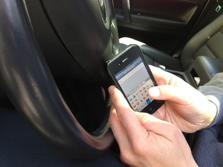 Mobile use at the wheel doubles crash risk – US study