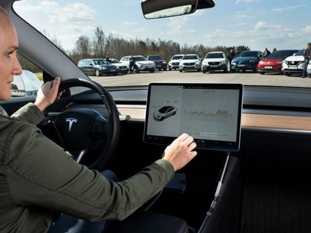 A touchscreen in a Tesla car. Photo: Glenn Lindberg/Vi Bilägare
